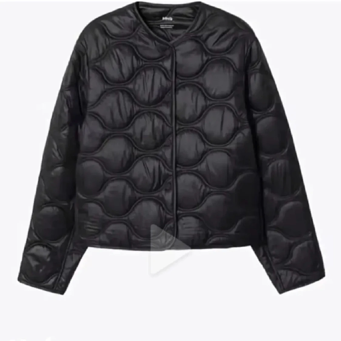Svart quiltad jacka från mango