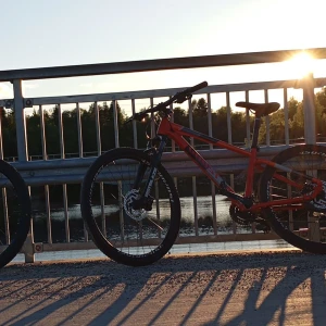 Cykel  - Nya däck bak o fram 2500 kr ka pruta vid snabb affär 