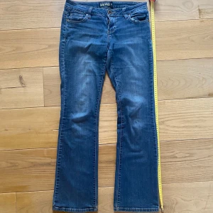 Blå jeans från Blue Spice - Snygga blå jeans från Blue Spice pris kan diskuteras