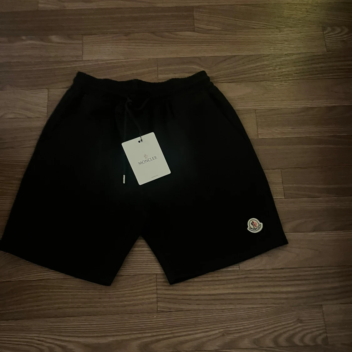 Svarta shorts f med snörning