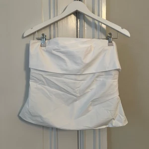 Zara Bandeautopp  - Jättefin bandeauttopp från Zara.