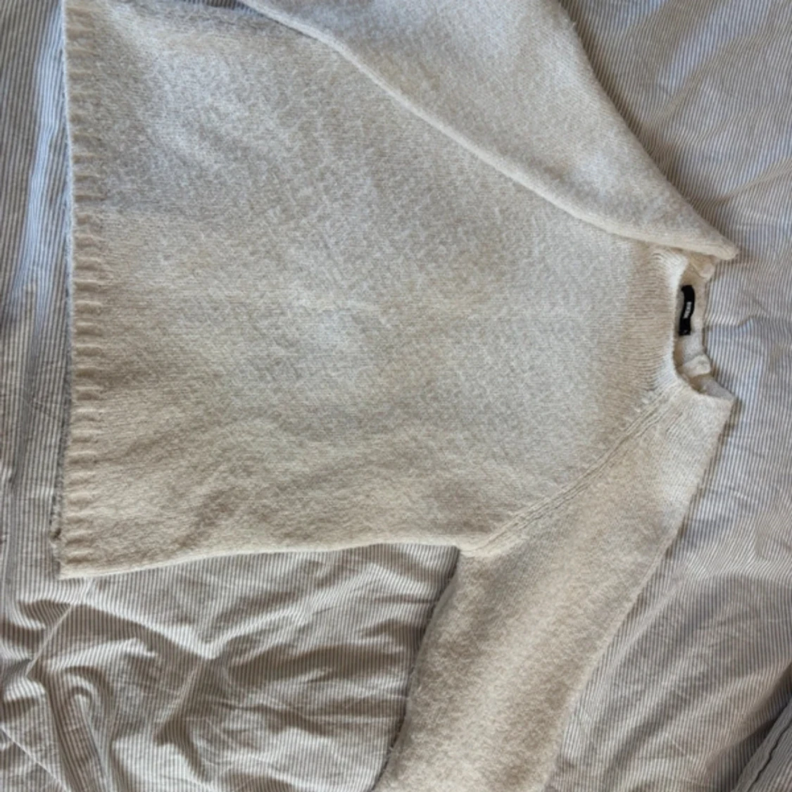 Vit oversized stickad tröja Bikbok