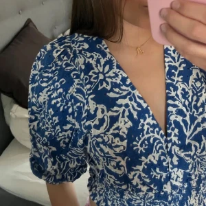 Topp - Säljer denna topp ifrån Zara då jag rensar min garderob. Aldrig använd!🫶🏼