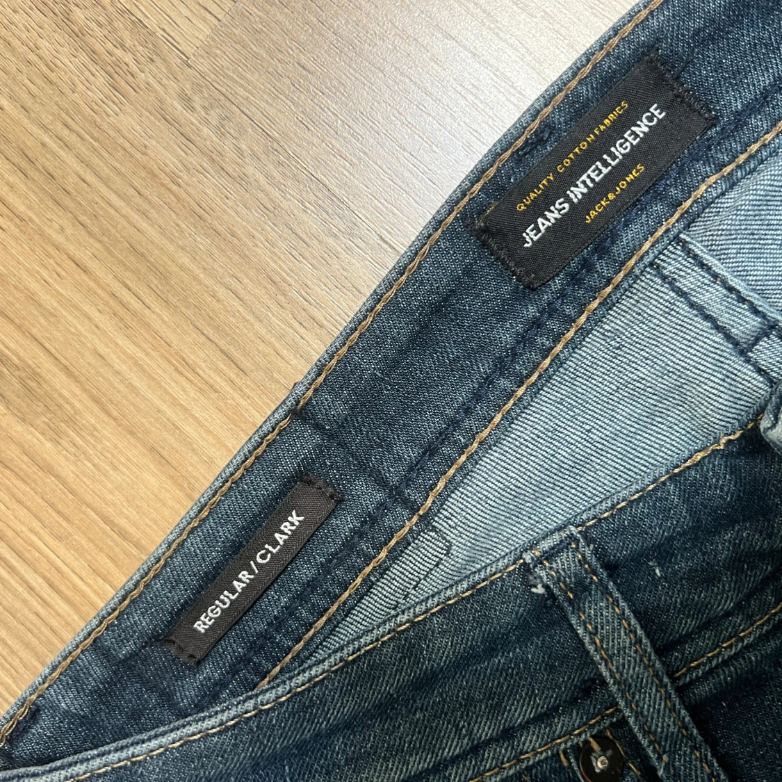 Blå jeans från Jack & Jones Regular Clark - 3