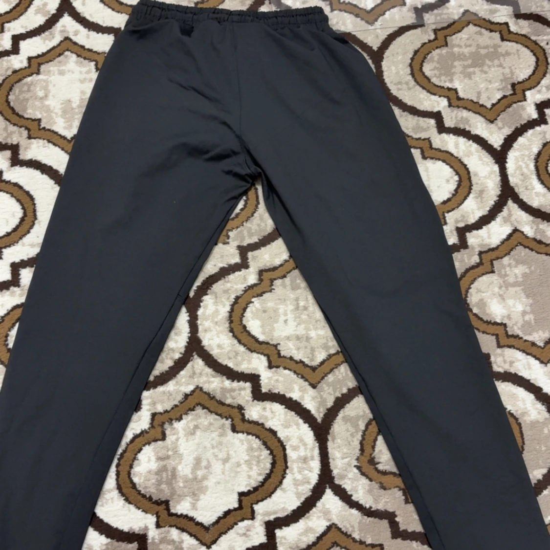 Svarta BOSS mjukisbyxor med ränder - 1