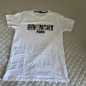 Givenchy T-shirt - Storlek M kanon skick