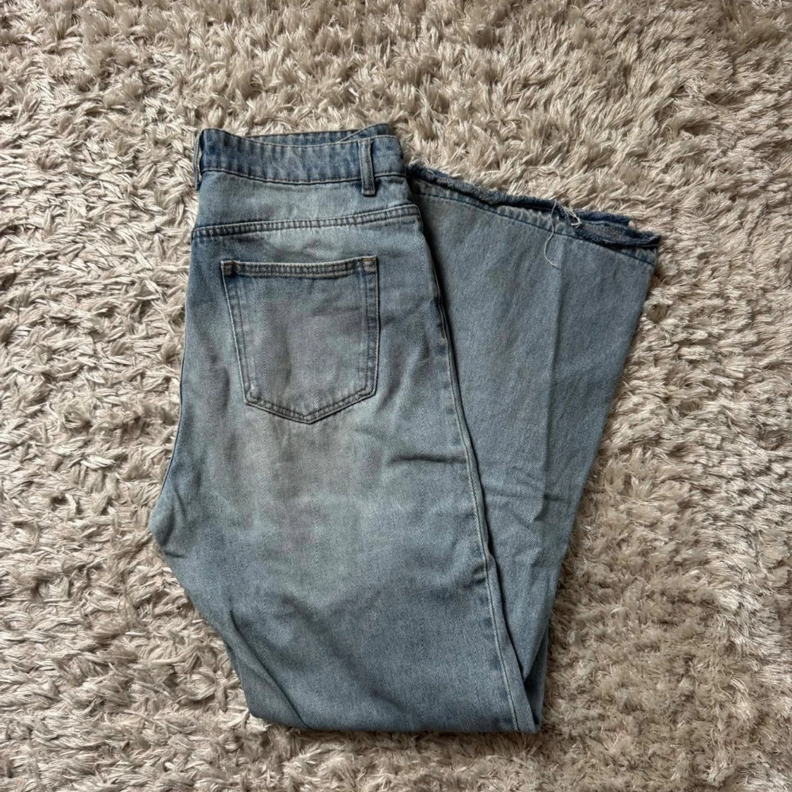 Blå bootcut jeans från H&M