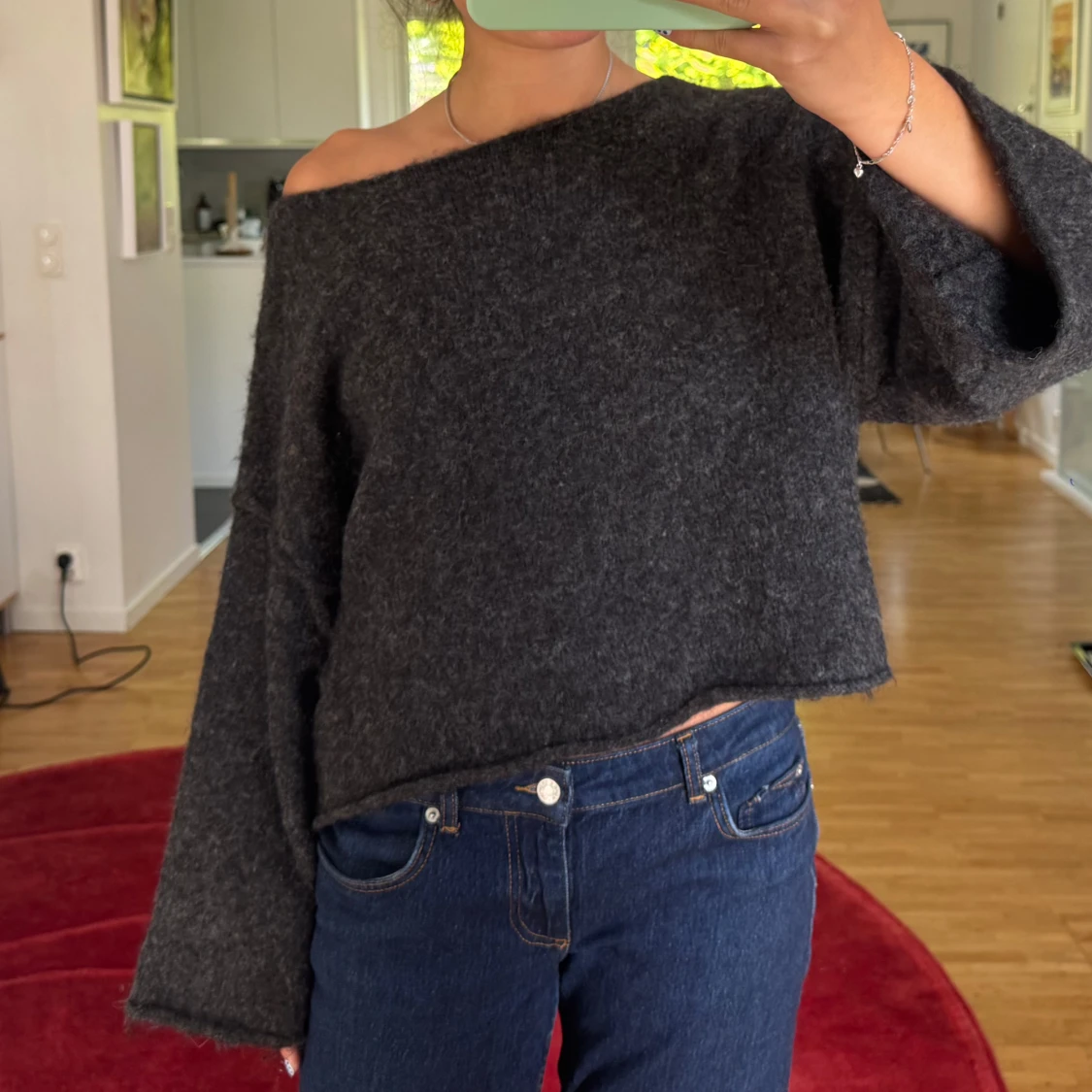 Mörkgrå offshoulder stickad tröja - 1
