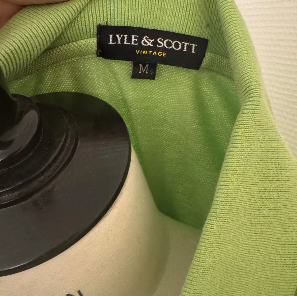 Grön pikétröja från Lyle & Scott. Stl M - 1