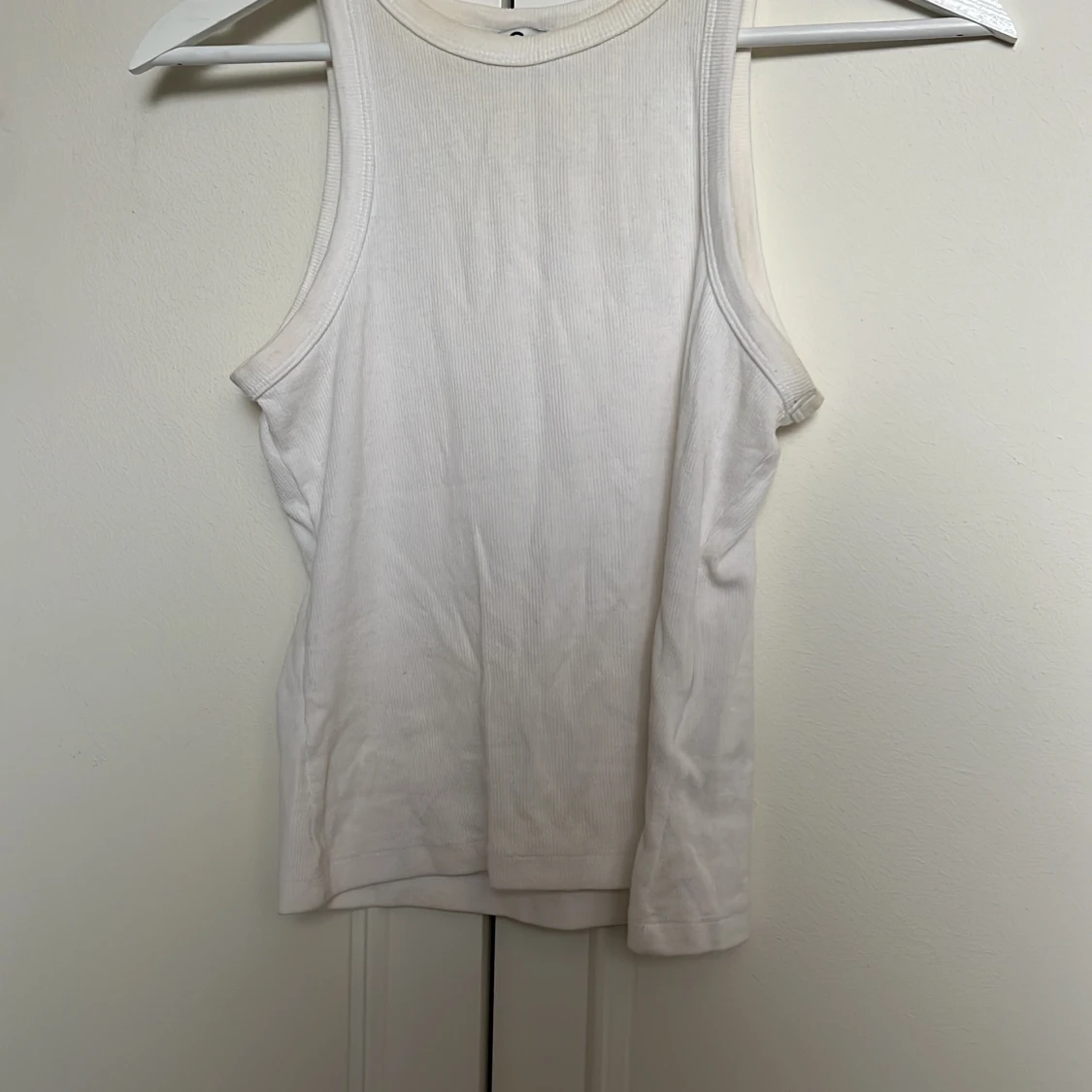 Vit ribbad linnetopp i bomull - 1