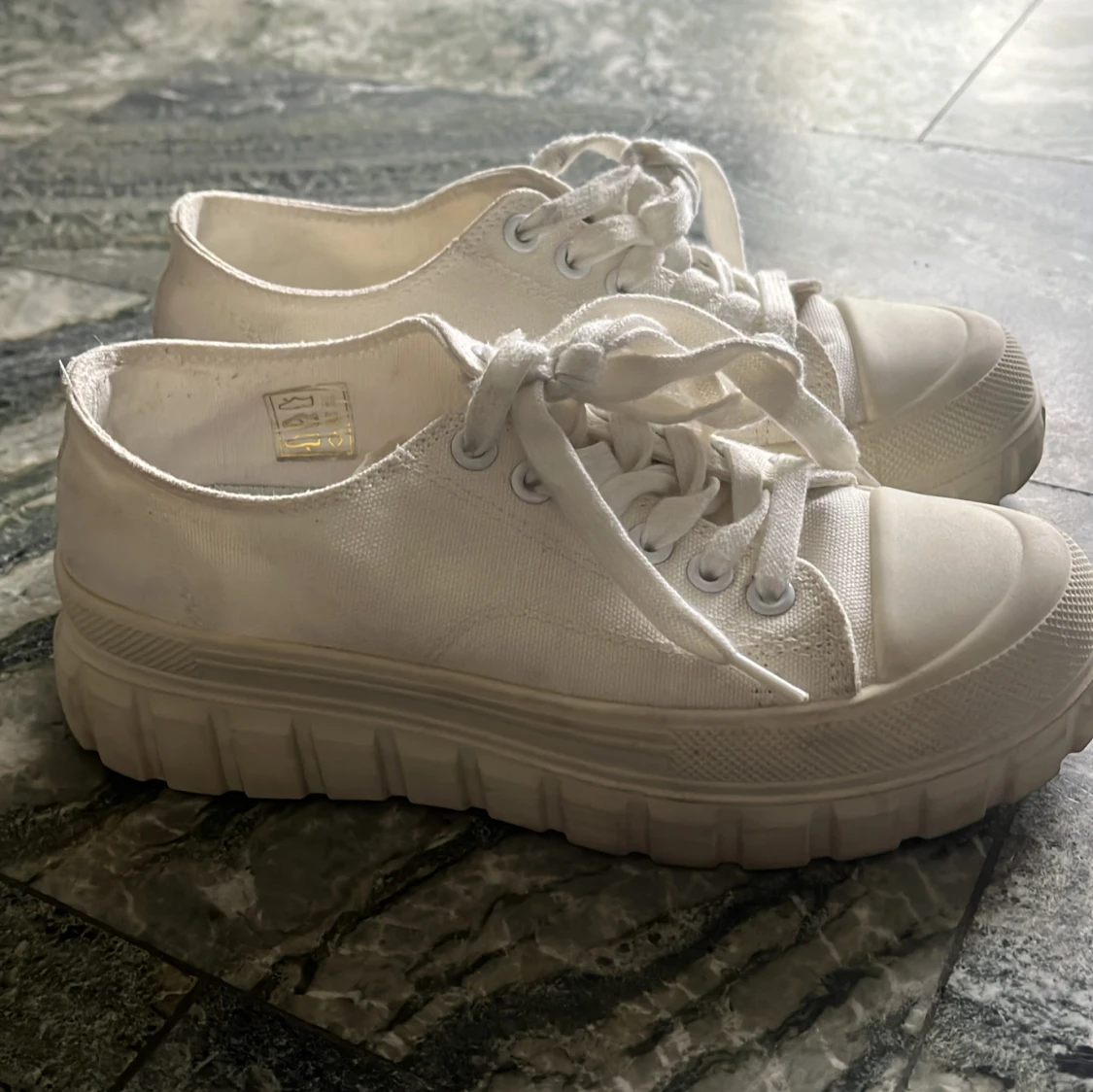 Vita sneakers från Duffy - 3