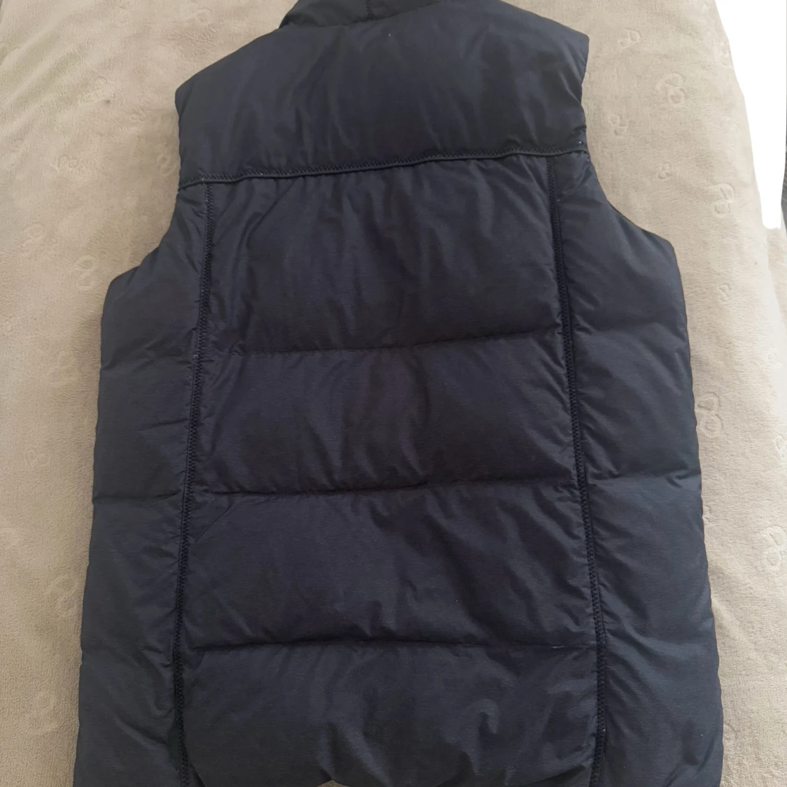 Svart dunväst från Marinepool  - 1