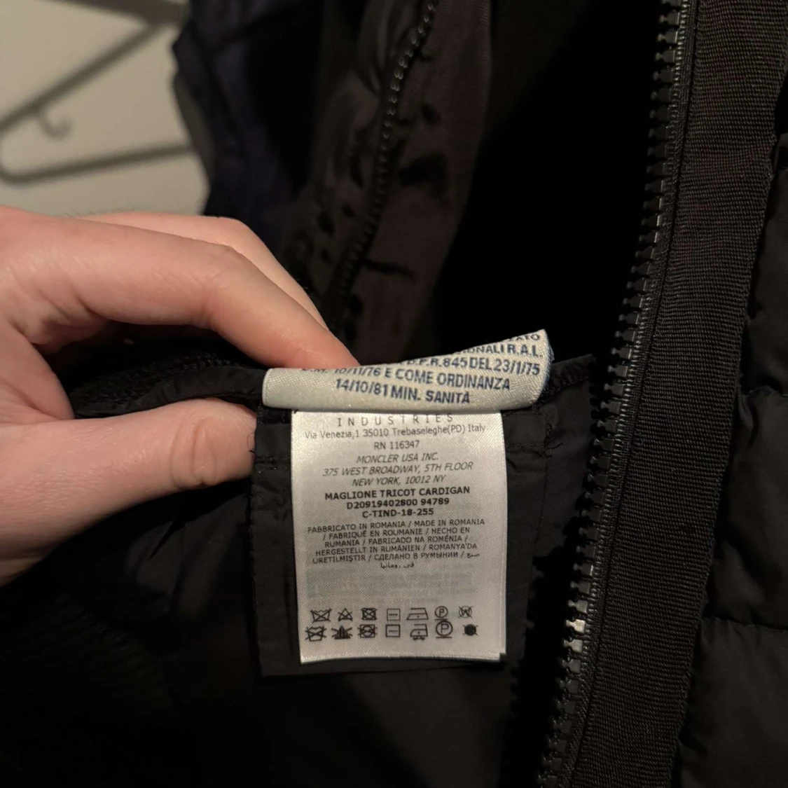 Svart Moncler pufferjacka med huva - 3