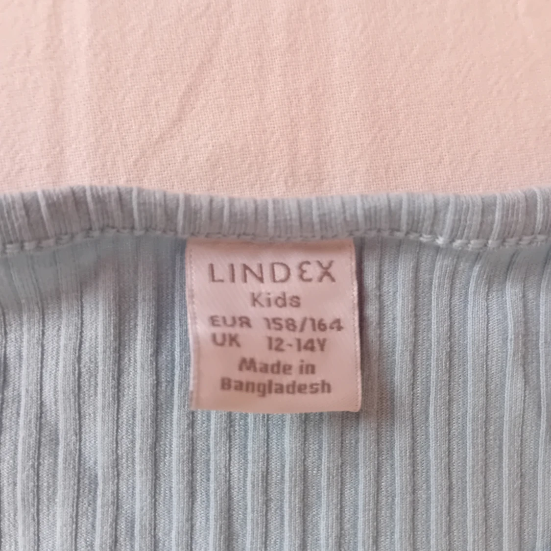 Ljusblå ribbad topp från Lindex - 2