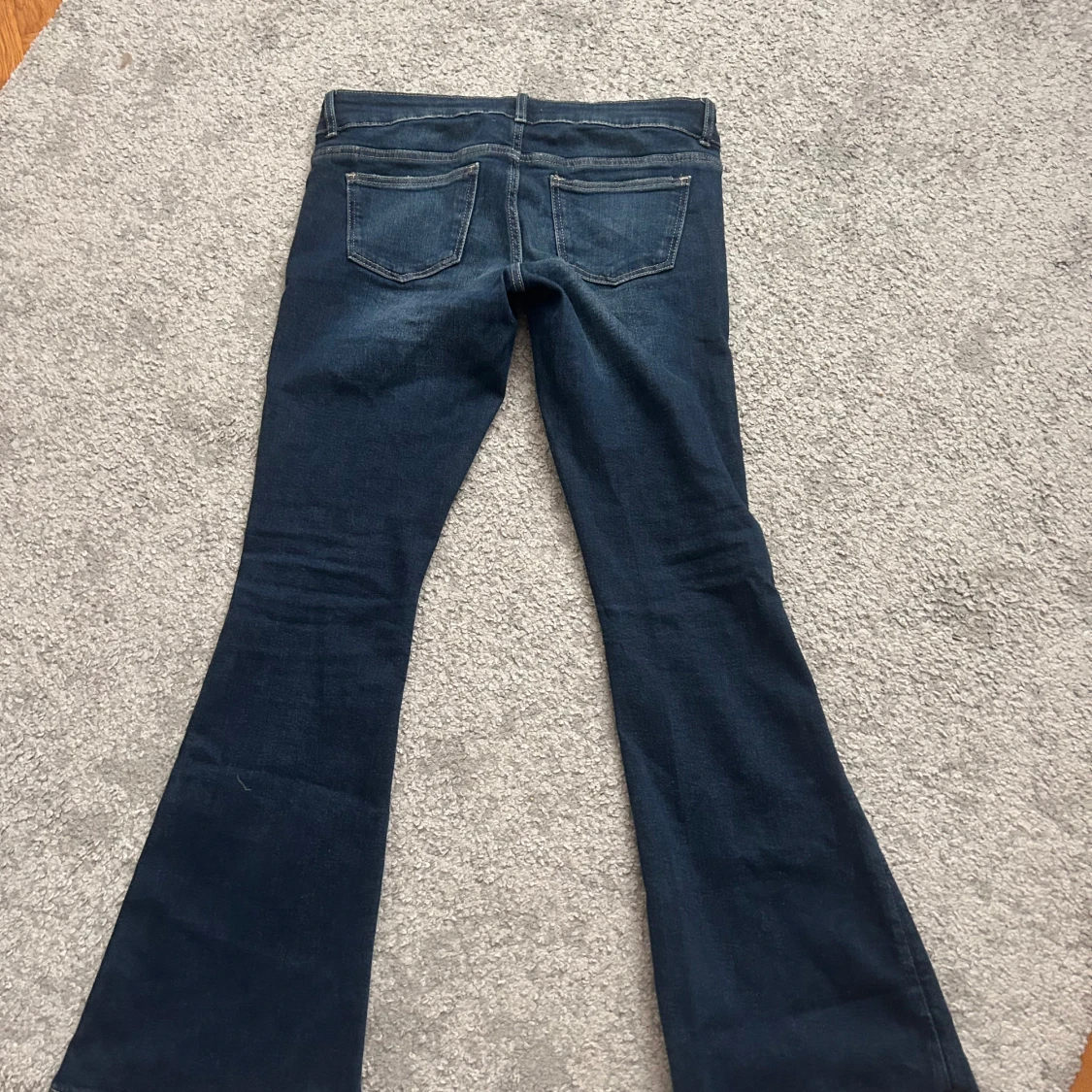 NYA UTAN PRISLAPP Populära bootcut jeans från Gina Tricot  - 4