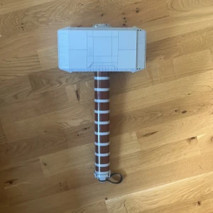 Lego Thors Hammer - OBS! Endast hammaren från set 76209 ingår