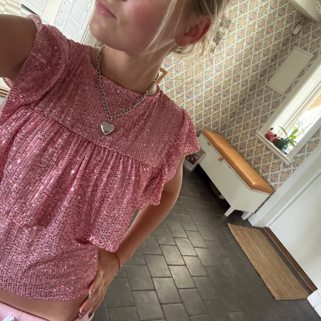 Glittrig rosa volangblus - 1