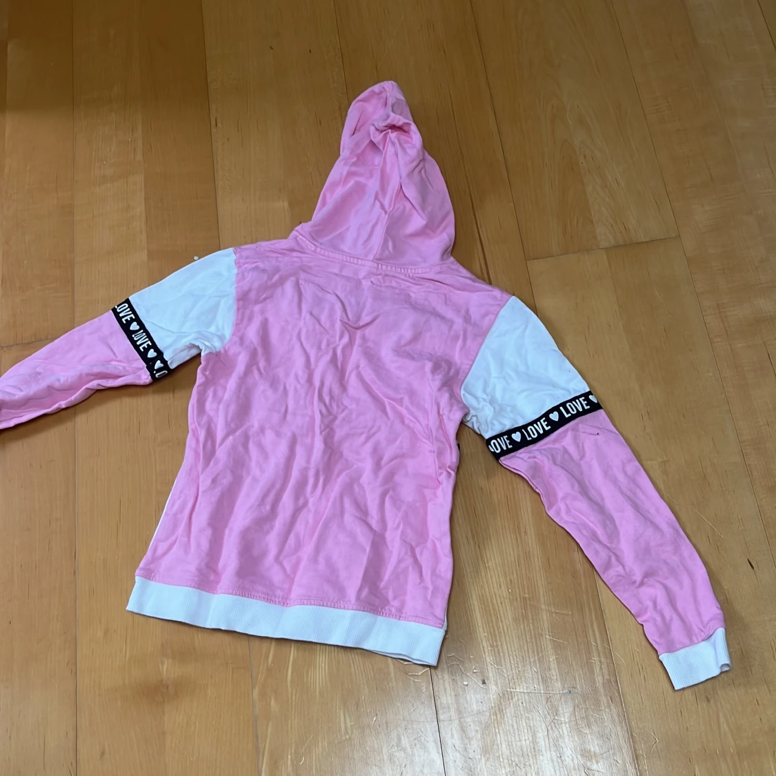 Rosa och vit hoodie med LOVE-band - 1