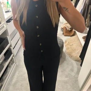 Strukturerat sett - Säljer detta sett från h&m i samma tyg båda är i storlek xs🖤