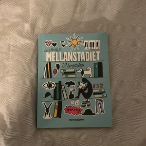 Bara för dig på mellanstadiet: 12 berättelser - En samling med 12 berättelser om livet på mellanstadiet – om skolan, familjen och kompisar. Boken blandar roliga, spännande och pinsamma ögonblick, perfekt för dig som vill känna igen dig eller få nya perspektiv på vardagen.