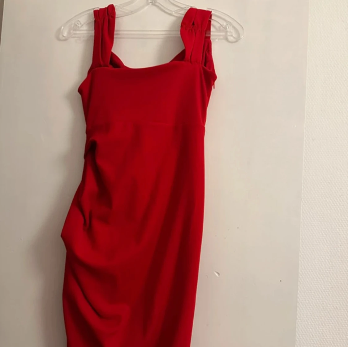 Röd draperad klänning ASOS Design - 1