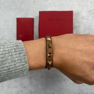 Valentino rockstud bracelet - – Condition: 9,5/10 - like new  – What is included: Box & card  – Retail price: 3100 + SEK