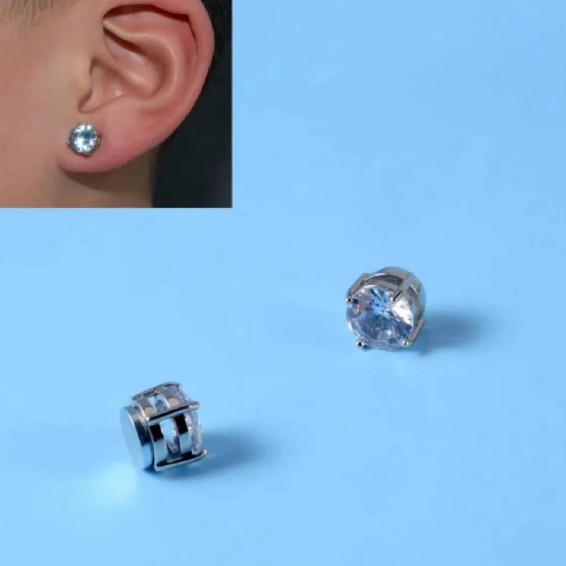 Silverfärgade örhängen med sten