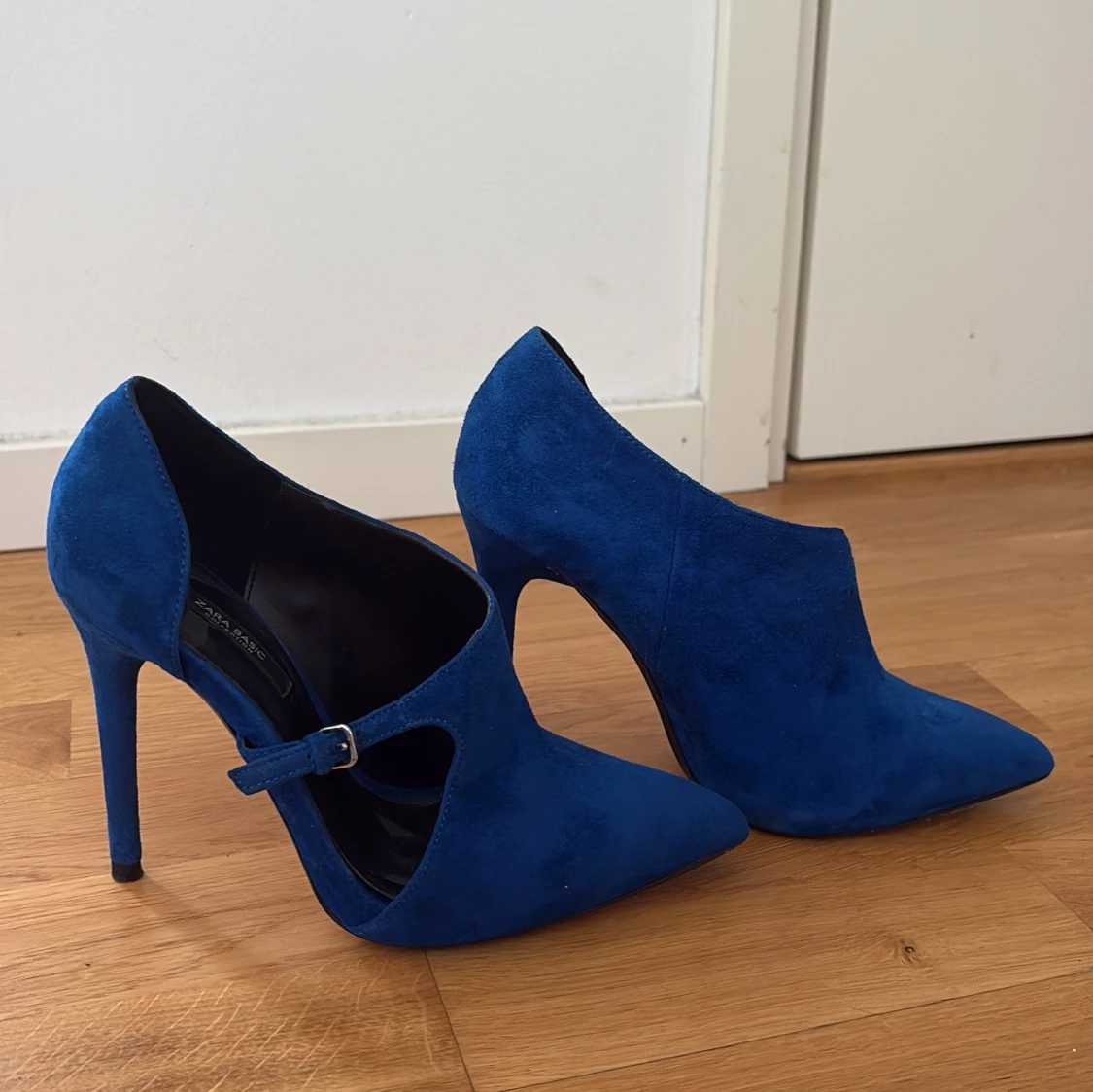 Blå mocka pumps från Zara - 1