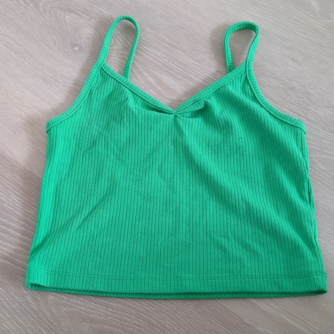 Grön ribbad linnetopp