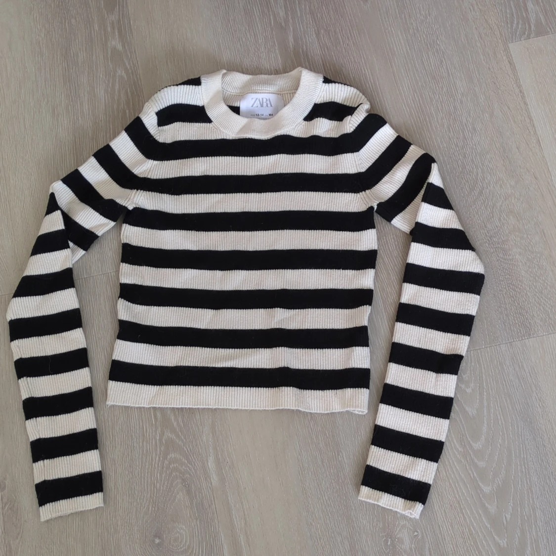 Randig svartvit tröja från Zara