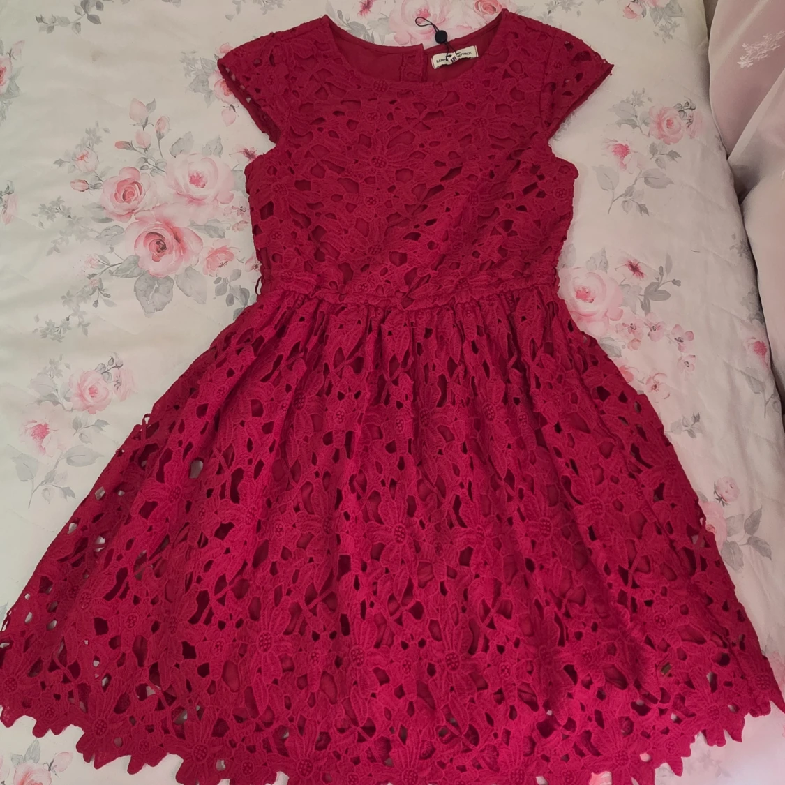 Röd spetsklänning Hampton Republic