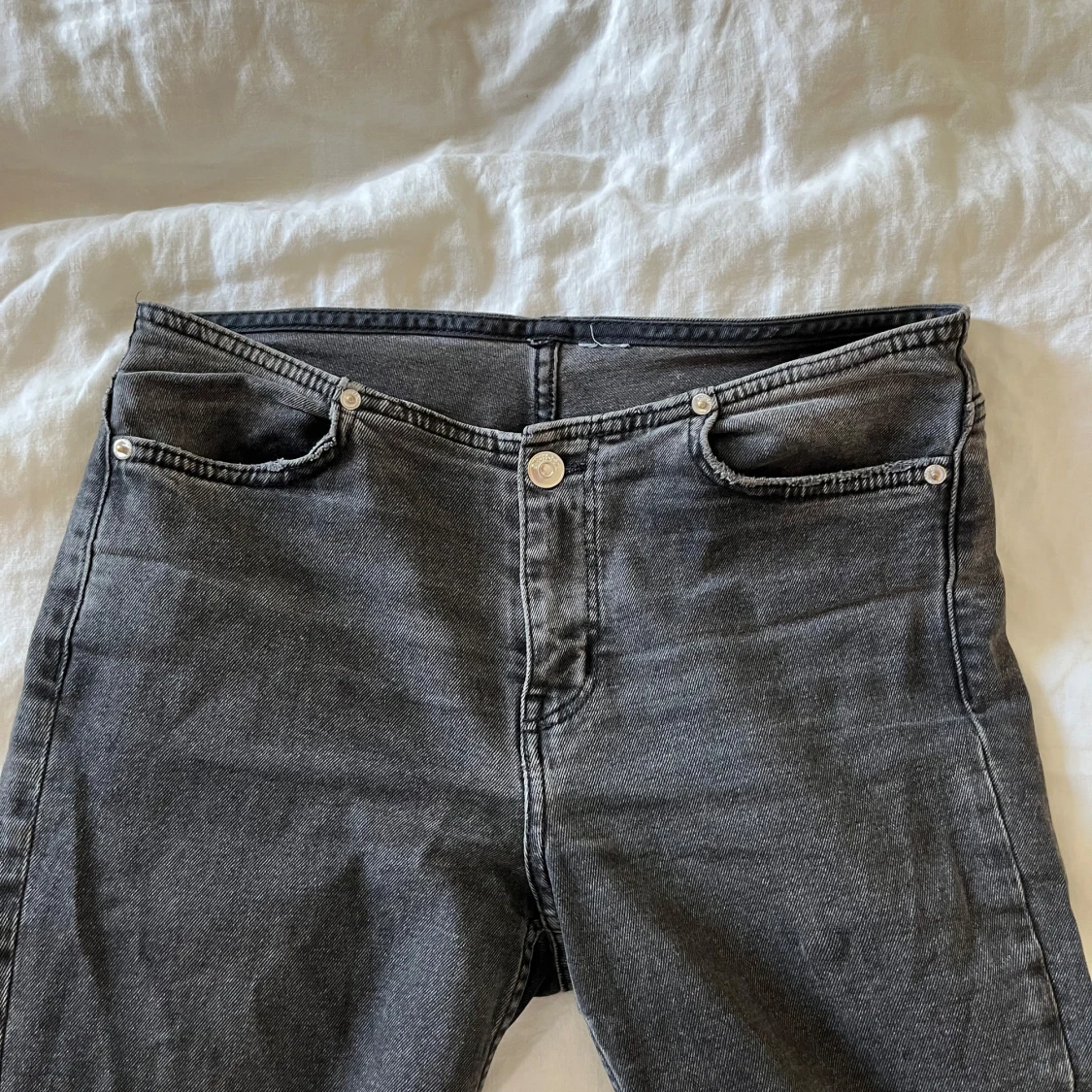 Gråtvättade lågmidjade bootcut jeans - 2