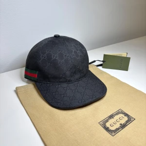 Gucci keps - Säljer en helt ny Gucci keps. Har fler kepsar på profilen.