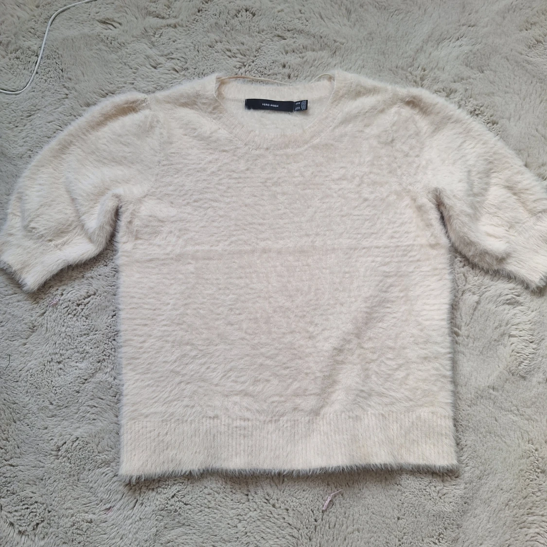 Ljus fluffig tröja från Vero moda