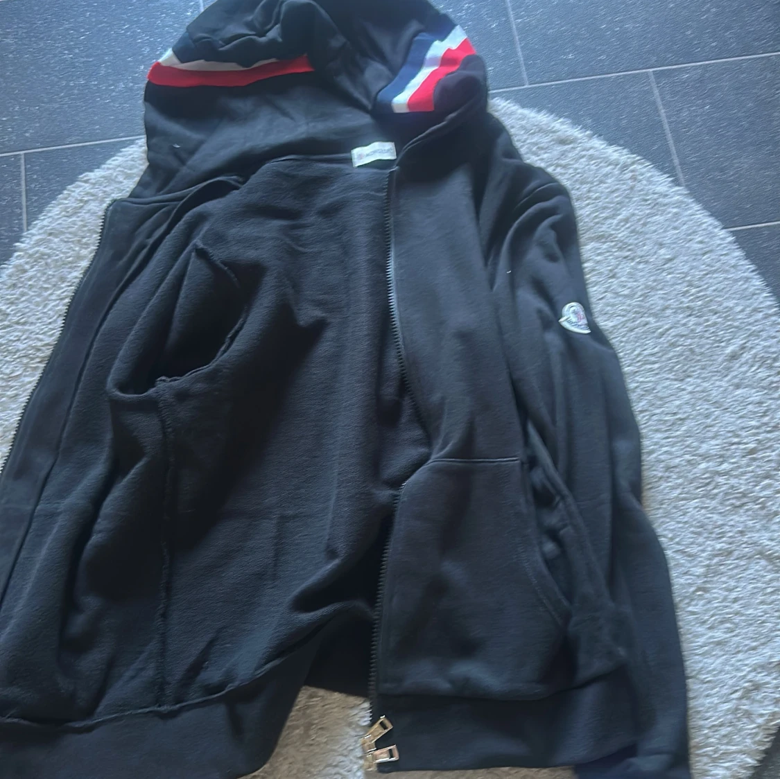 Svart Moncler hoodie med dragkedja