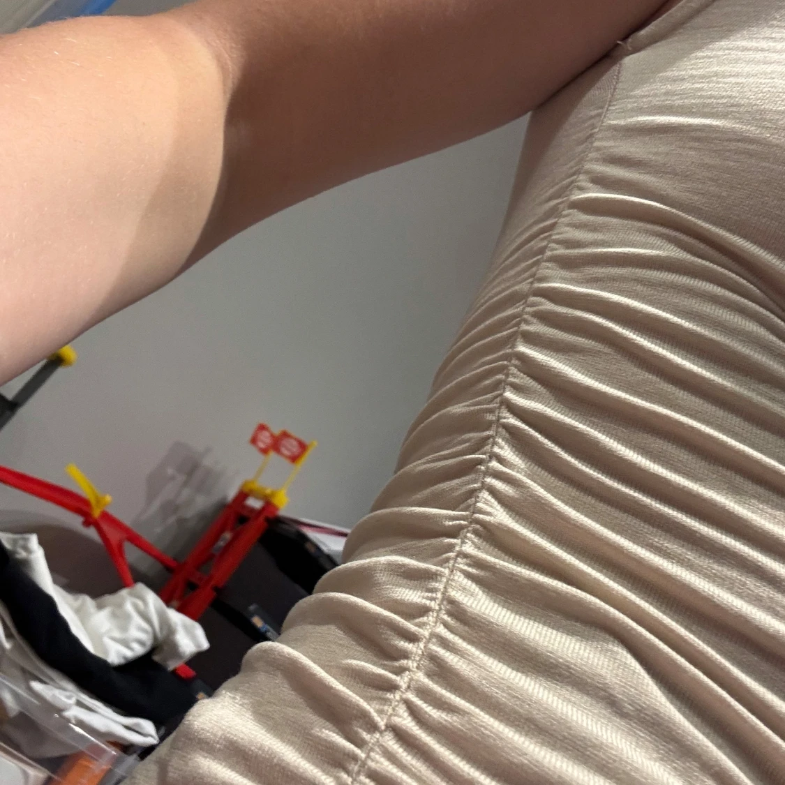 Beige tight ärmlös topp - 1