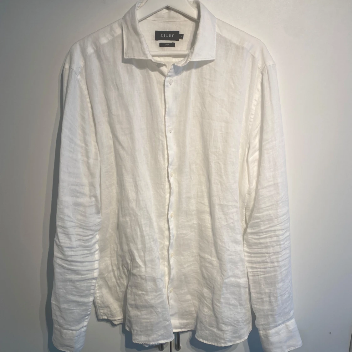 Vit linneskjorta från Riley - 2