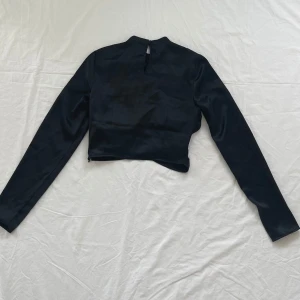 Topp svart - Svart topp