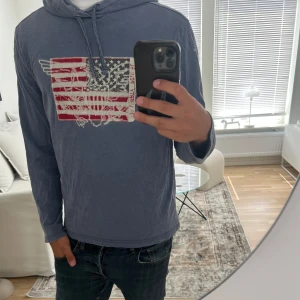 Ralph lauren hoodie  - Otroligt fet hoodie från Ralph Lauren, vintage svårt att få tag på, priset kan diskuteras!