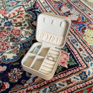 Nytt smyckesskrin  - Nytt från Åhléns med prislapp 🤍 perfekt för resor 