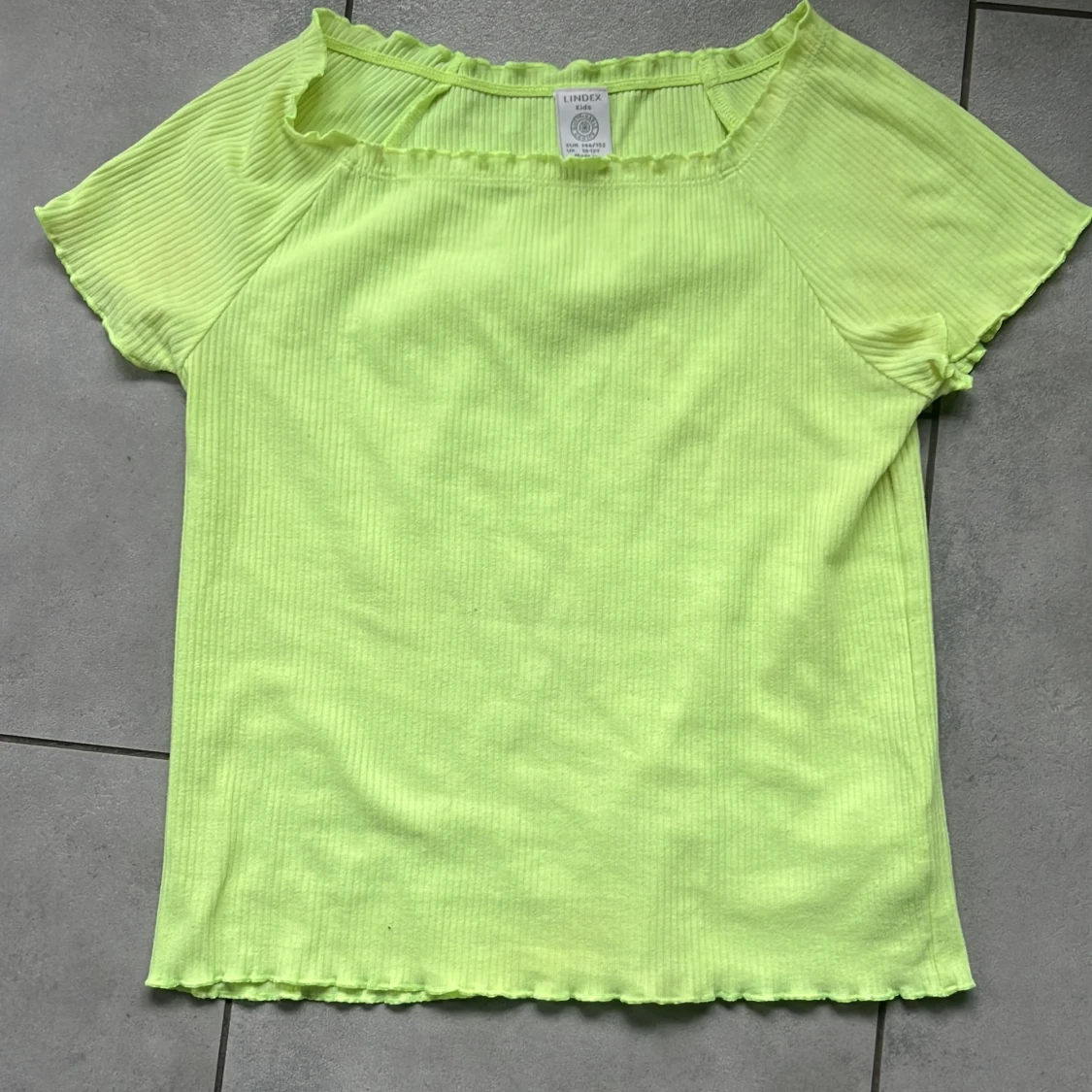 Ljusgul ribbad topp i xxs  - 2