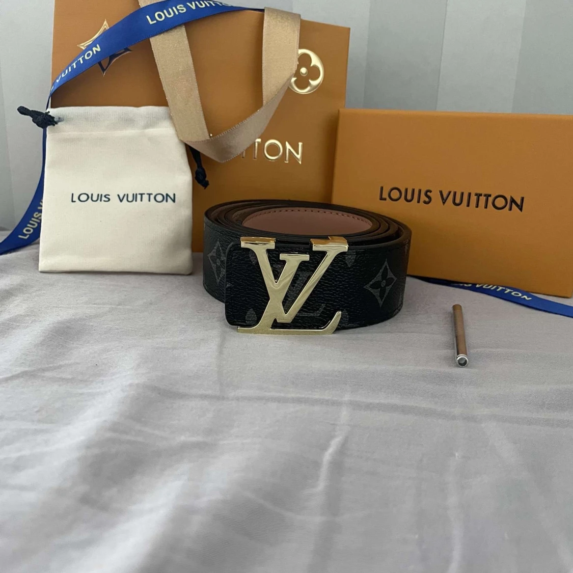 Jag säljer en svart bälte