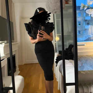Midikjol - Knappt använd. 
