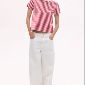 Rödvit randig t-shirt  - Fin randig T-shirt. Bra skick och kommer bara inte till användning. Bara att skriva om ni har några frågor!//Amanda💕