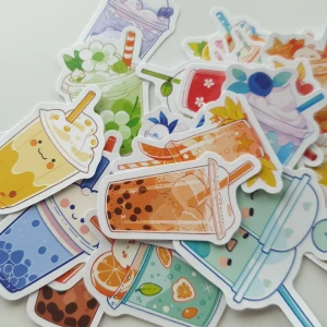 25st dryck klistermärken/stickers  - Det här är inte en bok, utan ett set med färgglada klistermärken som föreställer söta och fantasifulla bubble tea och drycker. Perfekt för att dekorera laptops, mobilskal eller anteckningsböcker och ge din vardag en extra dos kawaii och kreativitet.