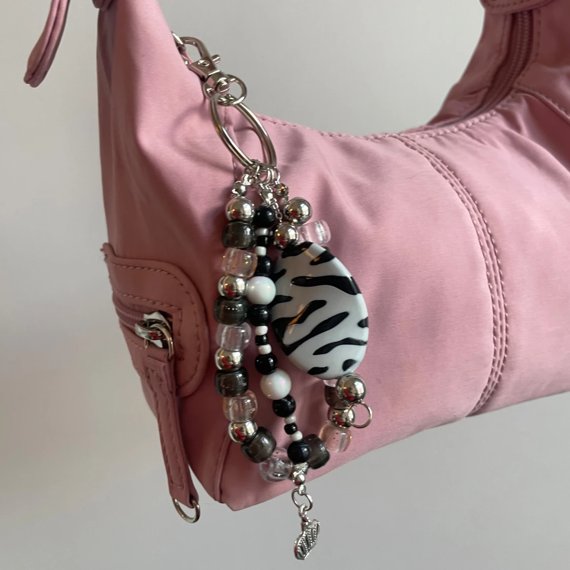 Zebranönstrad bag charm/ nyckelring