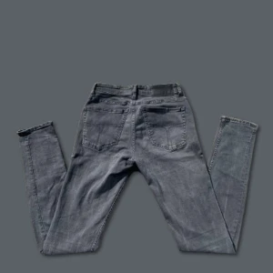 Tiger Of Sweden Jeans - Tiger Of Sweden jeans som är Slim Fit och ”Hyperflex”. Skick 9/10. Storlek 31/32. Hör av er vid minsta fundering, mer info o bilder kan fås i dm!