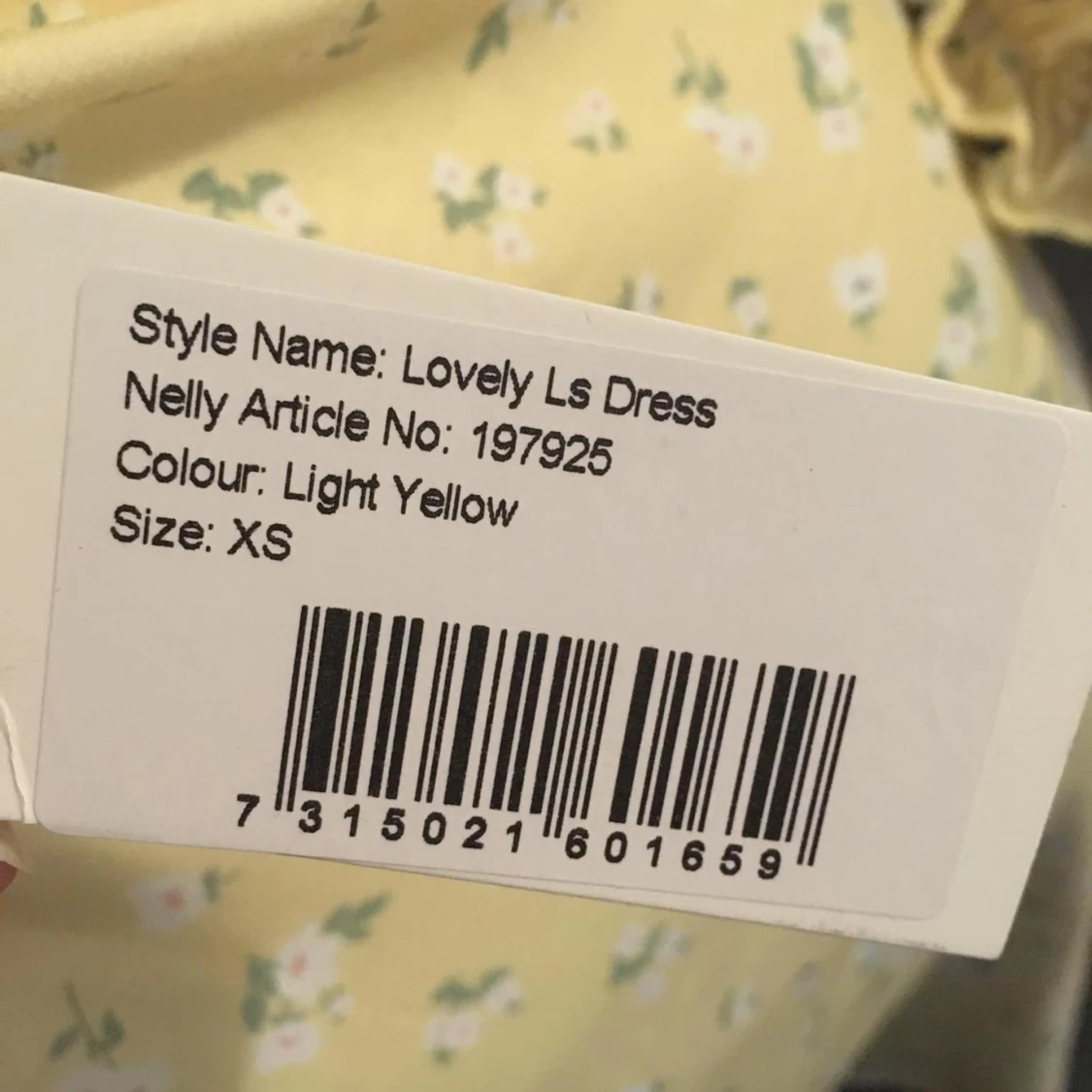 Ny Gul blommig klänning från Nelly  - 3