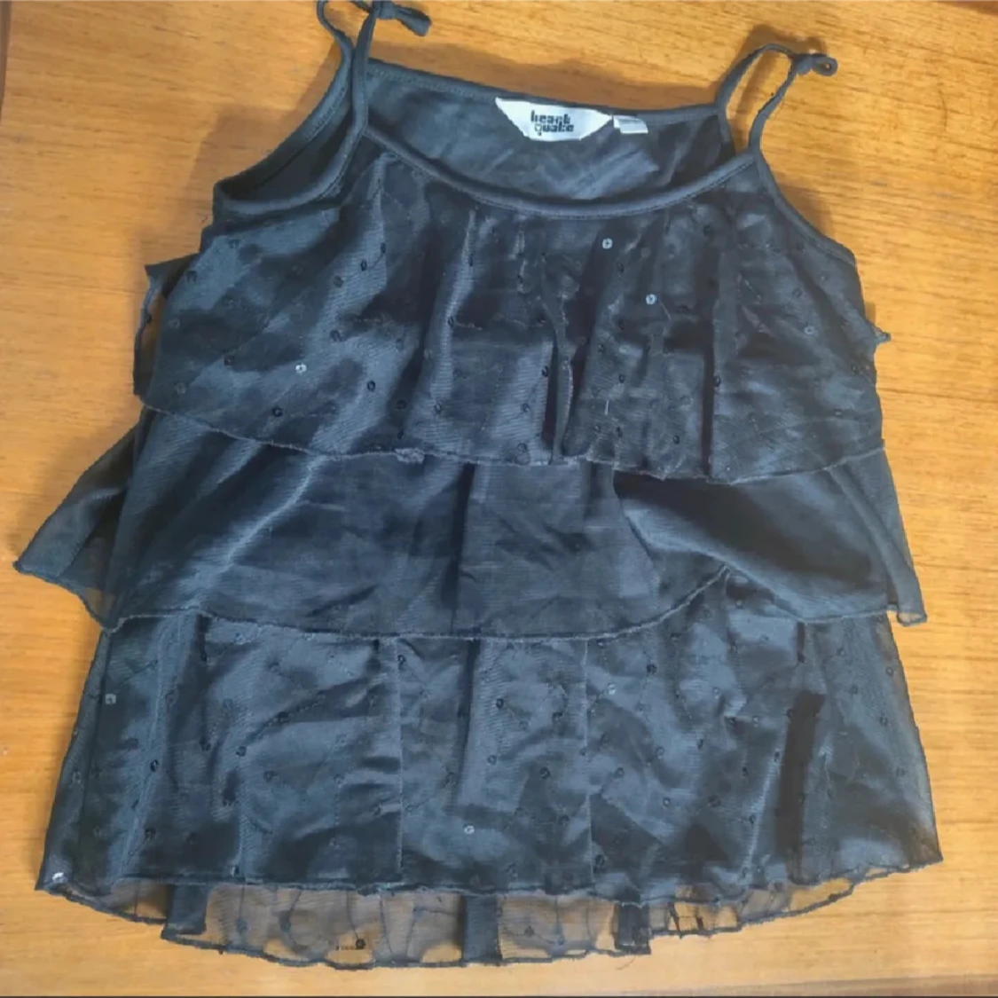 Svart volangig paljettopp Beach Guide