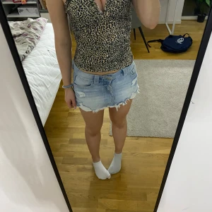 Leopard topp stradivarius - Säljer denna då den är lite för liten. Nypris kostar den 350. Använd max 5 gånger.